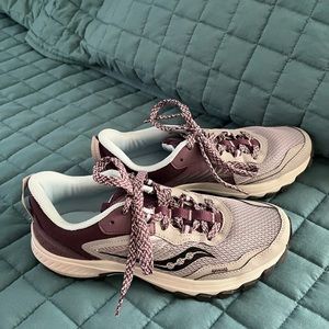 Women’s Saucony Trail sneakers size 8.